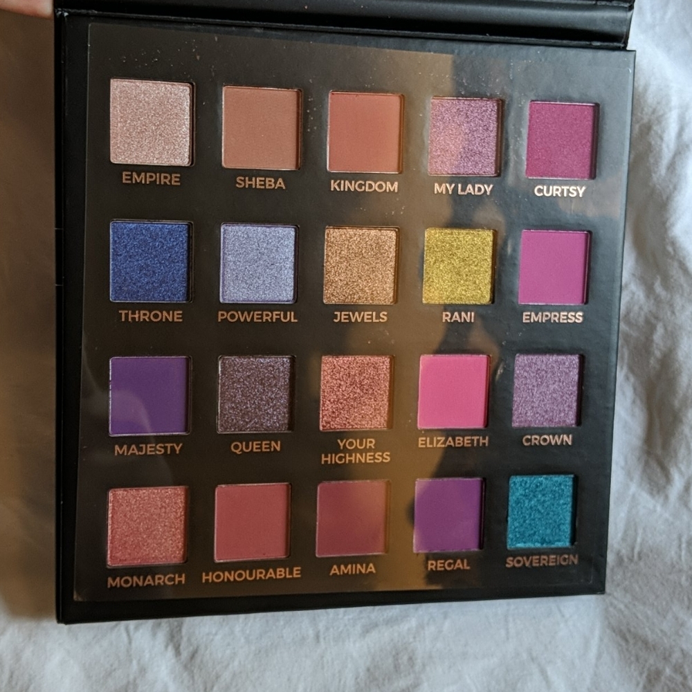 ElOISE queen palette